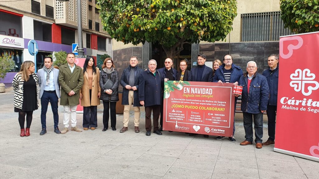 Cena de Nochevieja solidaria Molina Asociación Gastronómica y Cáritas Presentación Foto
